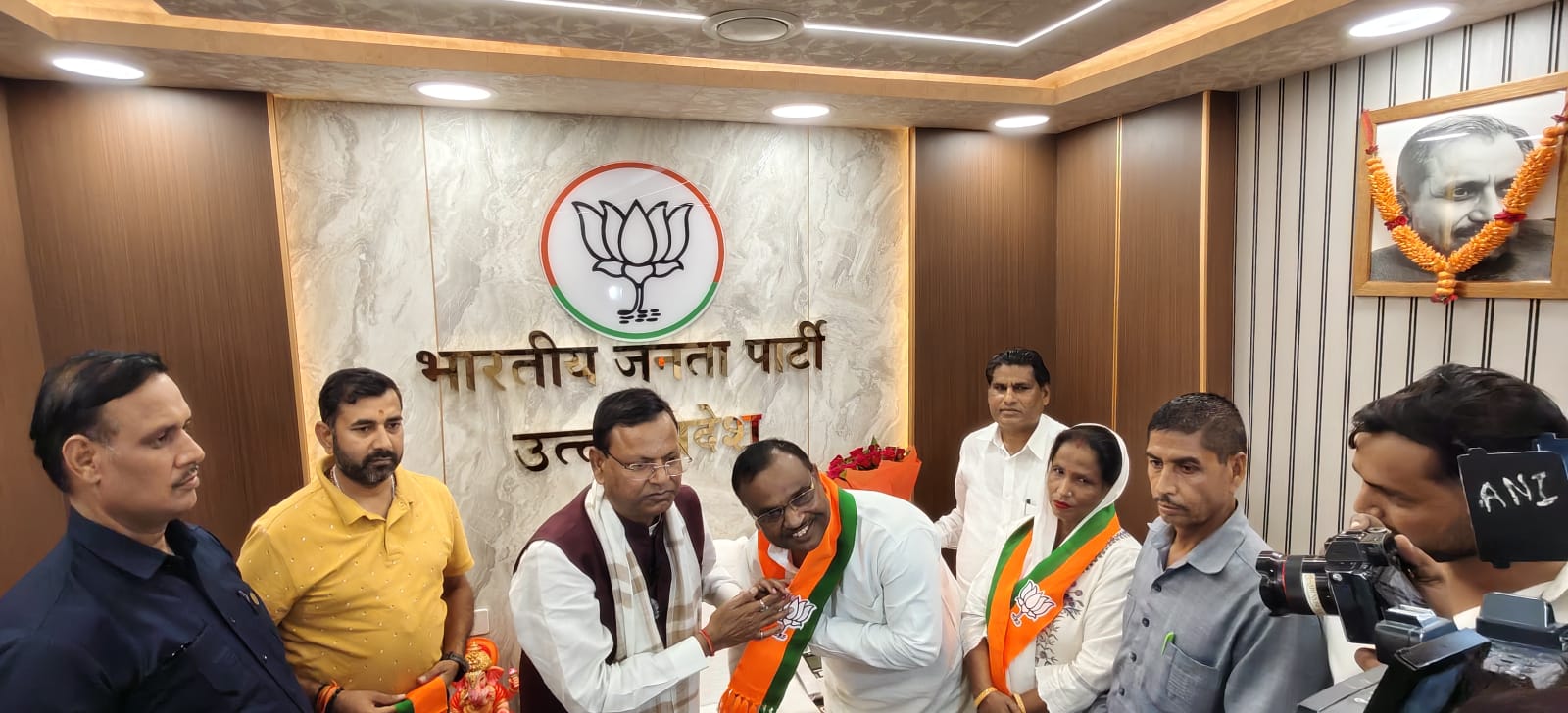 बसपा से निष्कासन के बाद भाजपा में शामिल हुईं हापुड़ पालिकाध्यक्ष पुष्पा देवी, दहेज उत्पीड़न केस के बाद बदले सियासी समीकरण