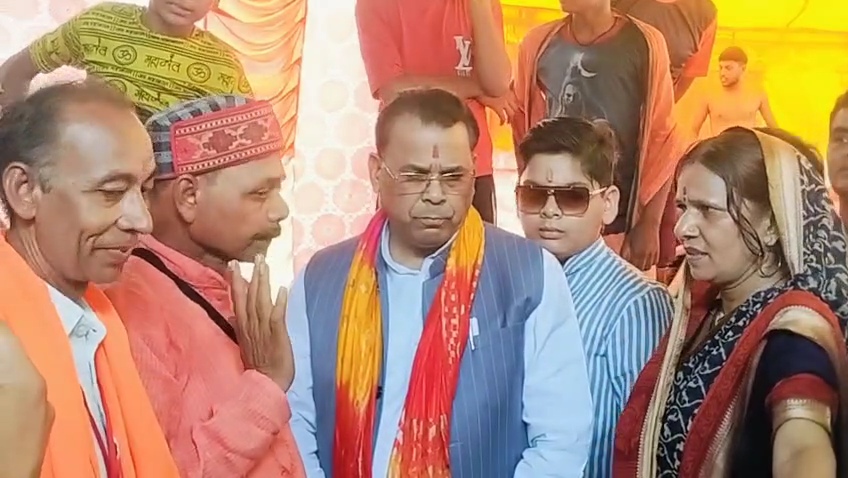 हापुड पहुंचे राज्यमंत्री नरेंद्र कश्यप, कांवर शिविर का फीता काटकर किया उद्घाटन