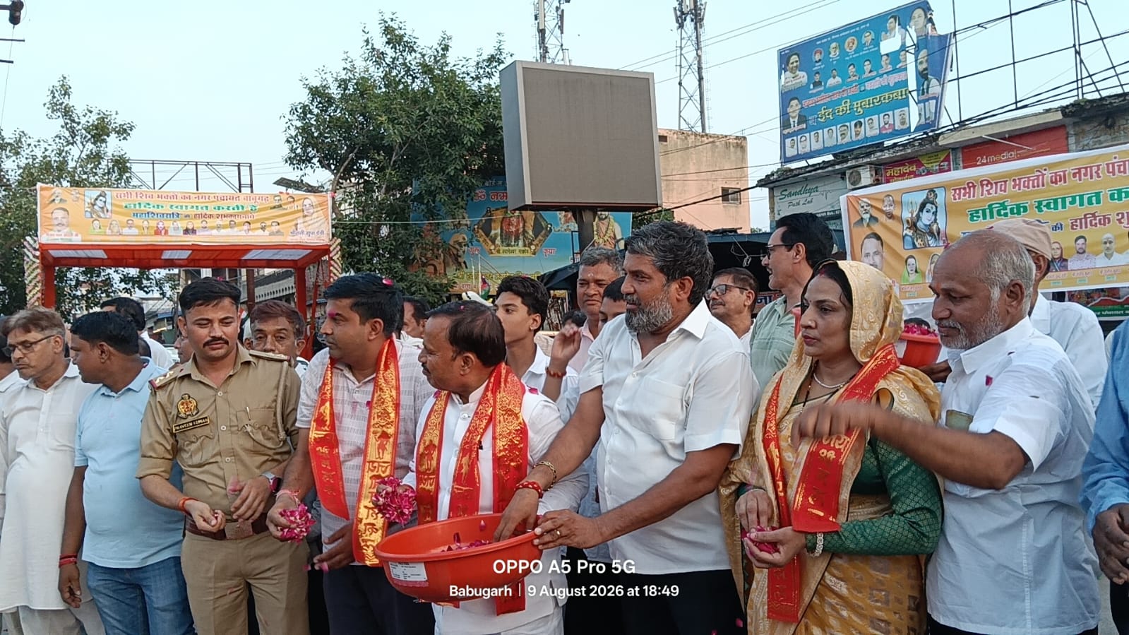 कांवड़ियों के पैरों में पड़े छाले तो थाना प्रभारी पारस मलिक ने लगाया मरहम, बाबूगढ़ में प्रवीण कुमार ने किया स्वागत