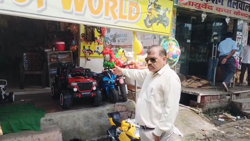 हापुड़ में अतिक्रमण पर पालिका की कार्रवाई, कुछ समय बाद दोबारा कब्जे को लेकर उठे सवाल