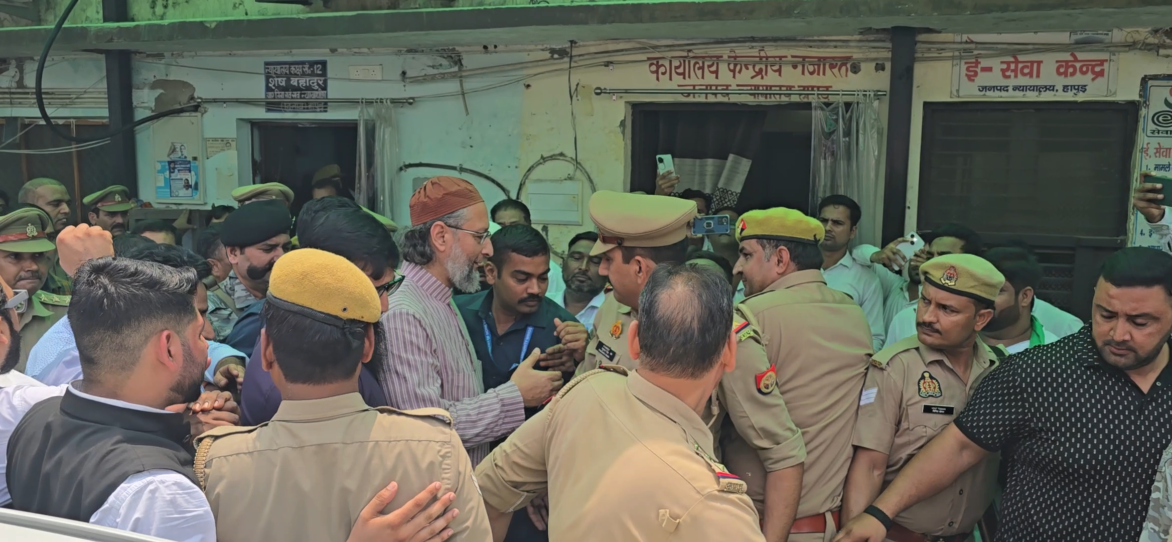 हापुड़ कोर्ट में ओवैसी की गवाही, छिजारसी फायरिंग केस में आरोपितों के वकीलों ने की जिरह