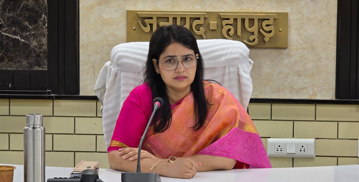 हापुड़ के 108 संस्थानों में सिर्फ 45 ने किया AISHE Code का काम, छात्रवृत्ति को लेकर डीएम ने दिए सख्त निर्देश